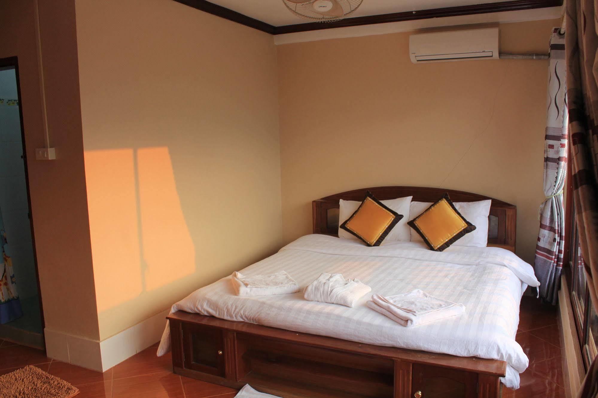 Mountainview Riverside Boutique Hotel Vang Vieng Exteriör bild